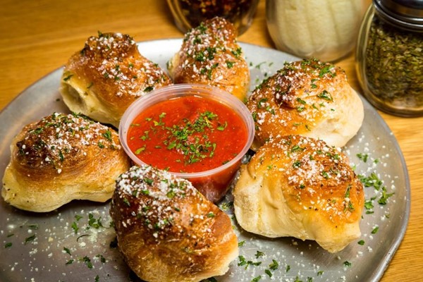 FREE 6-Piece Garlic Knots